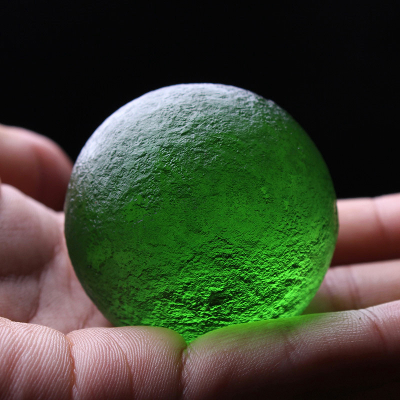 天然捷克绿陨石把玩球手持件超大原石摆件球宇宙能量家居饰品