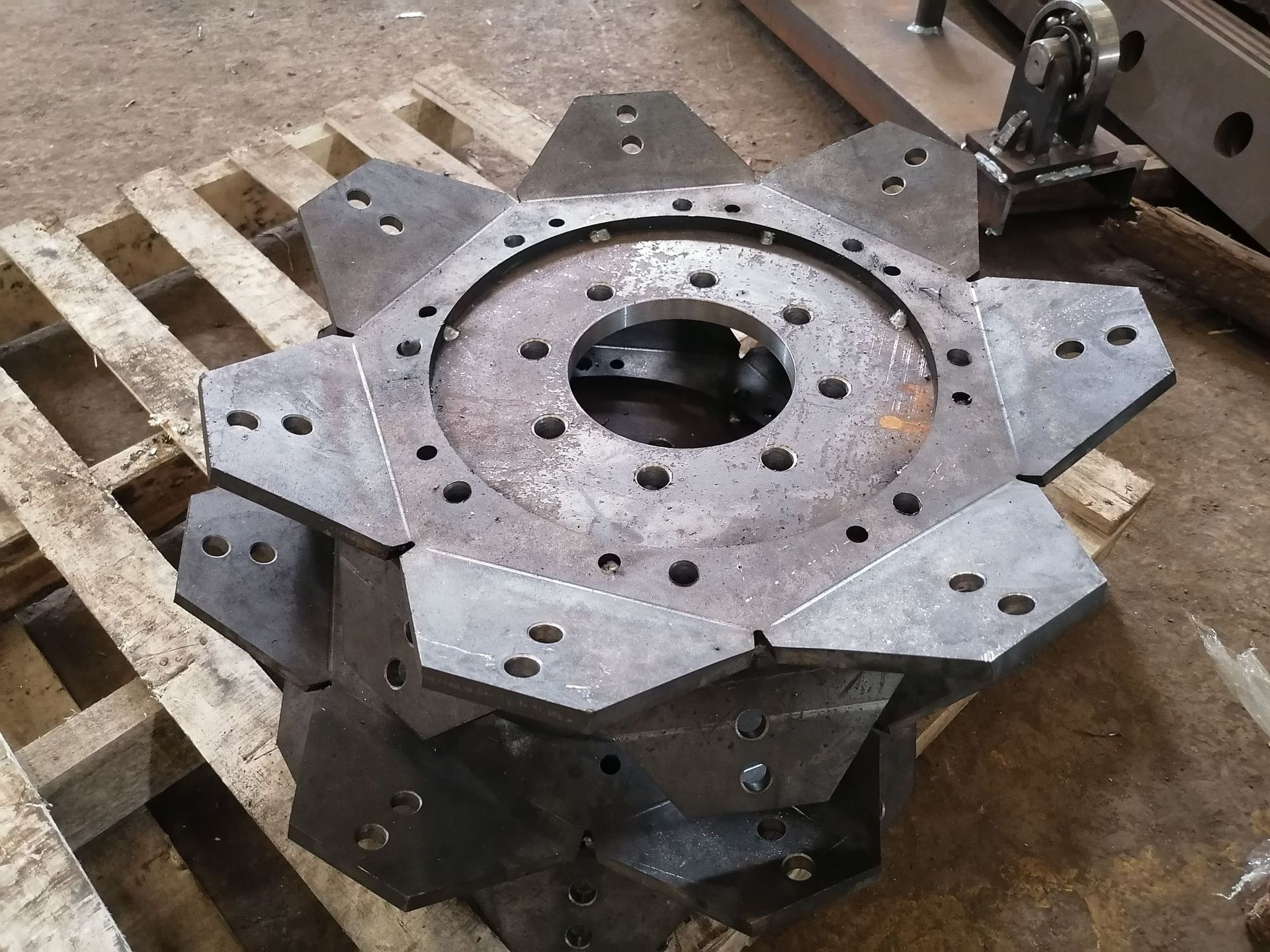 拖拉机铁轮焊接加工耕地机配件旋耕机行走铁轮大型农机松土机