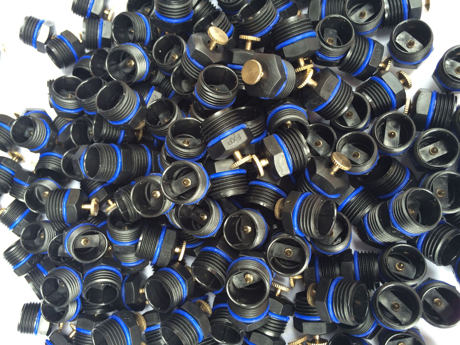 4分塑料台式微喷头园林花卉草坪喷灌工地降尘降温降尘水雾化喷嘴