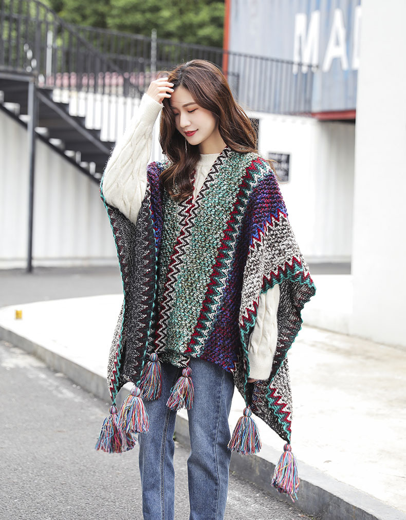 新款民族风斗篷披肩针织秋冬挂球围巾女大披风潮厂家直批一件代发