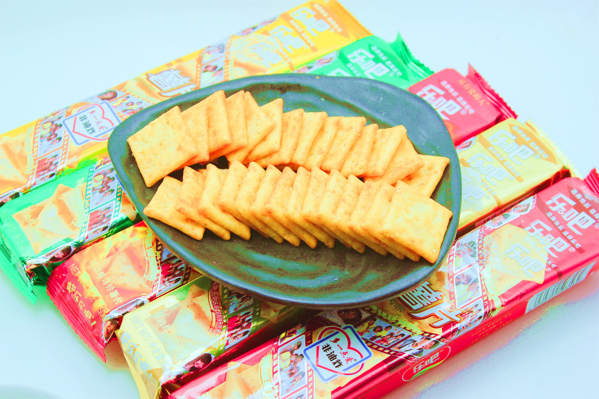 乐吧 薯片非油炸硬脆饼干麻辣味常温芥末味多口味散装全年零食50g