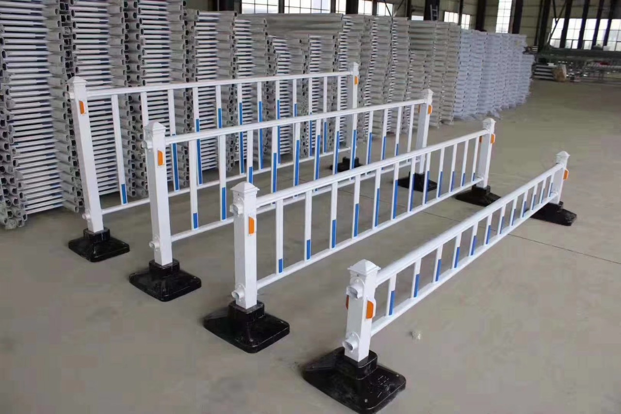 城市交通护栏3000*800道路防护隔离交通设施防护栏隔离栏