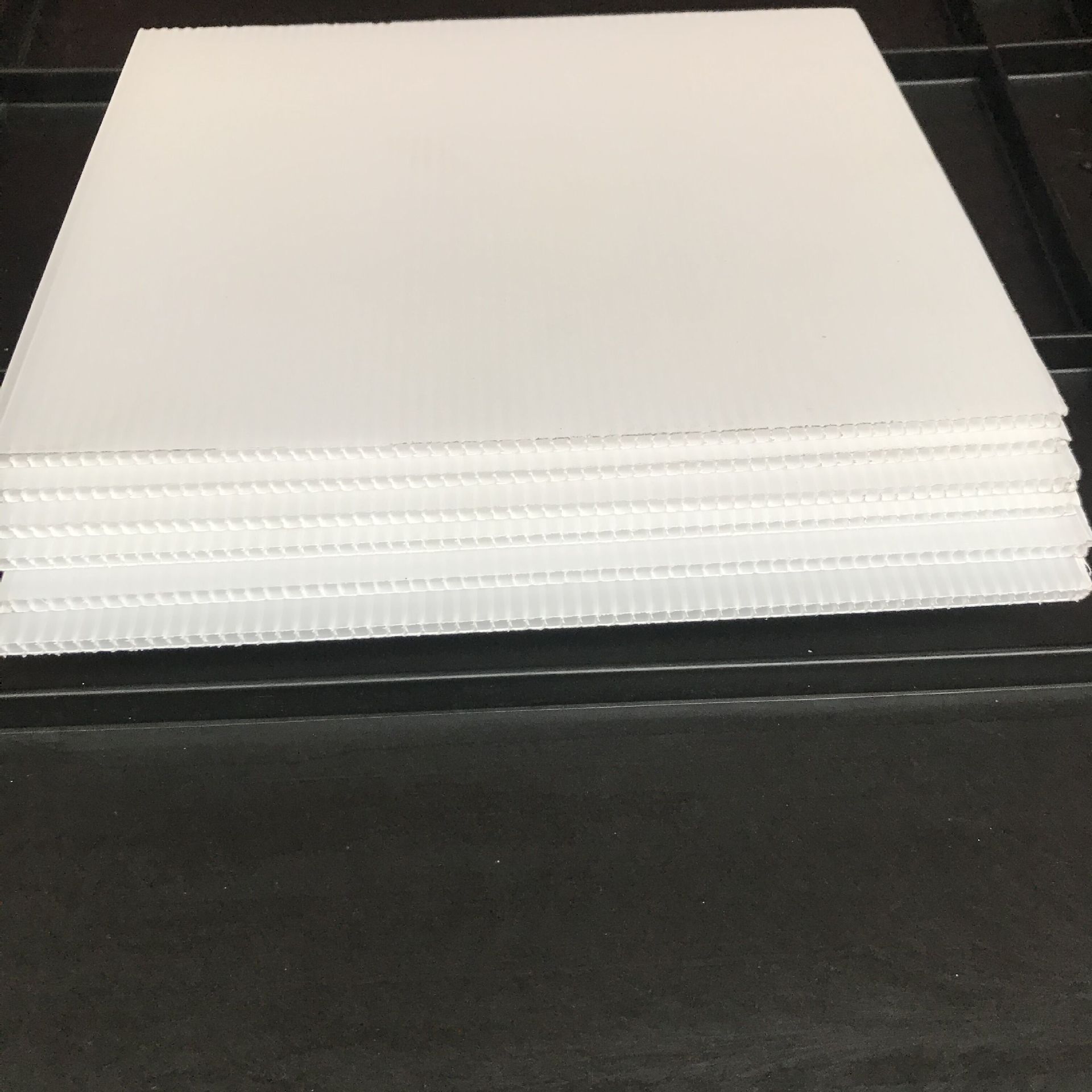 pp塑料中空板 货架塑料中空隔板 蓝色pp中空板隔板 可定制颜色