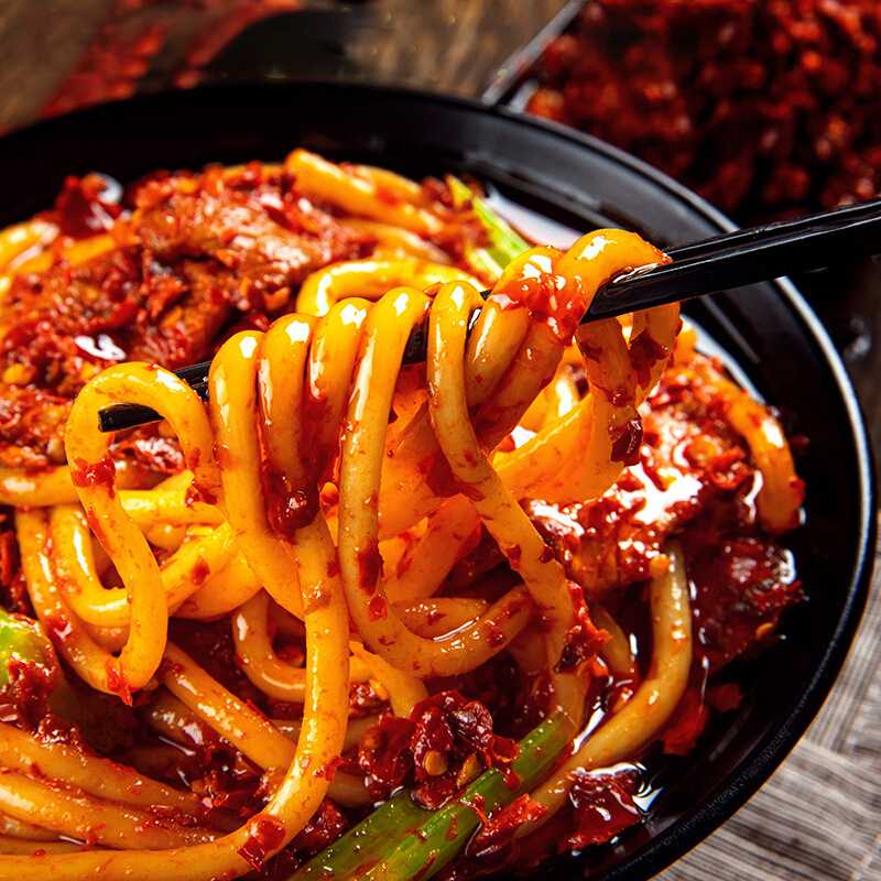 新疆王小疆网红炒米粉箱装30袋爆辣方便速食拌米粉含酱包休闲小吃