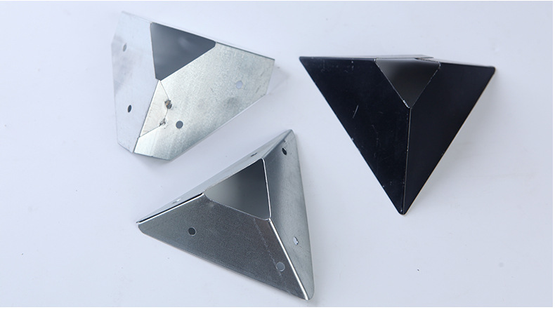 厂家直供木箱三角包角木箱包角 包装箱三角形护角 菱形铁皮包角