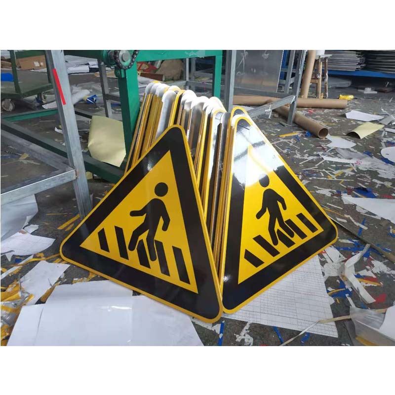 交通标识牌人行道警示三角标牌反光标识道路指示牌加 工定 制