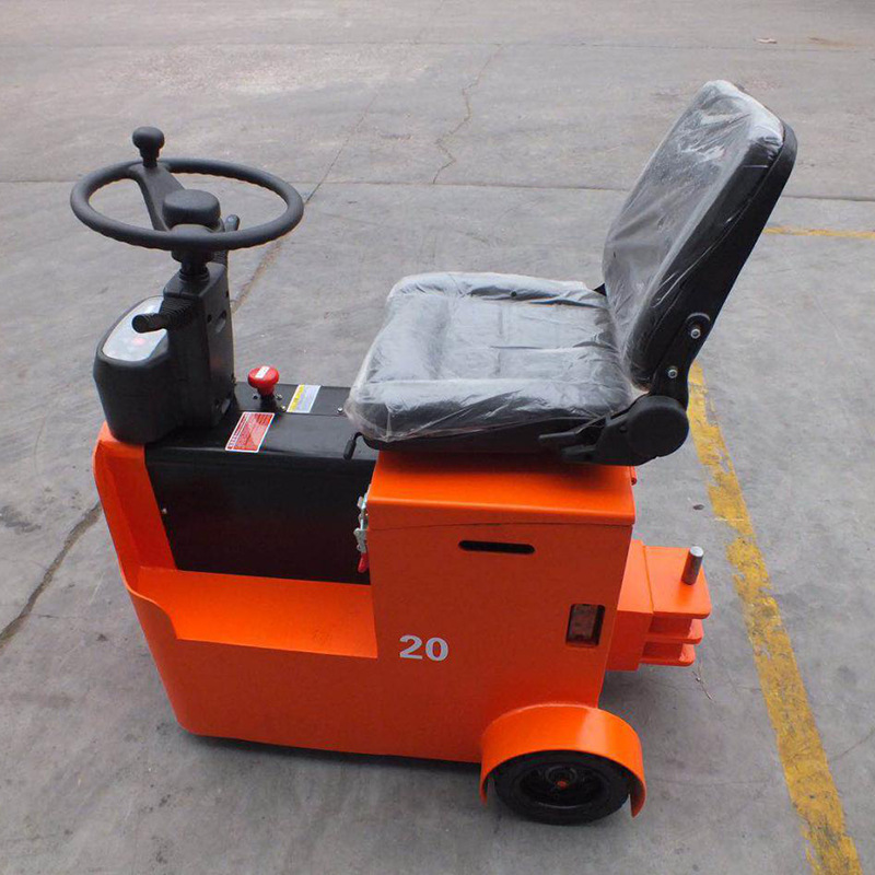 电动牵引车大功率迷你型设计室内使用座驾式操作货物搬运