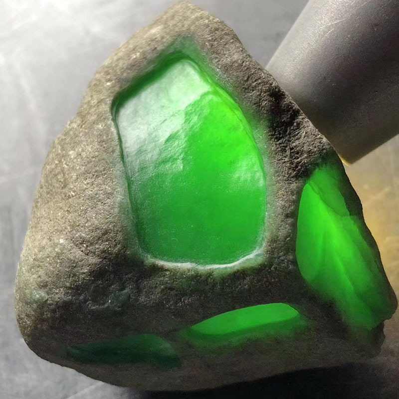 缅甸翡翠满色冰阳绿手镯料帝王绿牌子挂件吊坠收藏戒面原石毛料