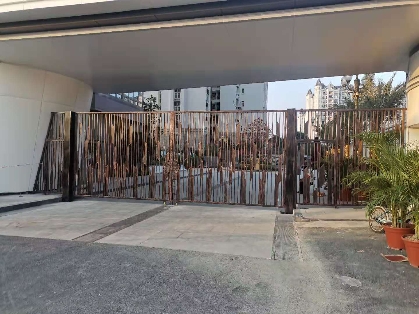 府系住宅小区入口入户大门 中式府院红古铜不锈钢造型工艺大门06324