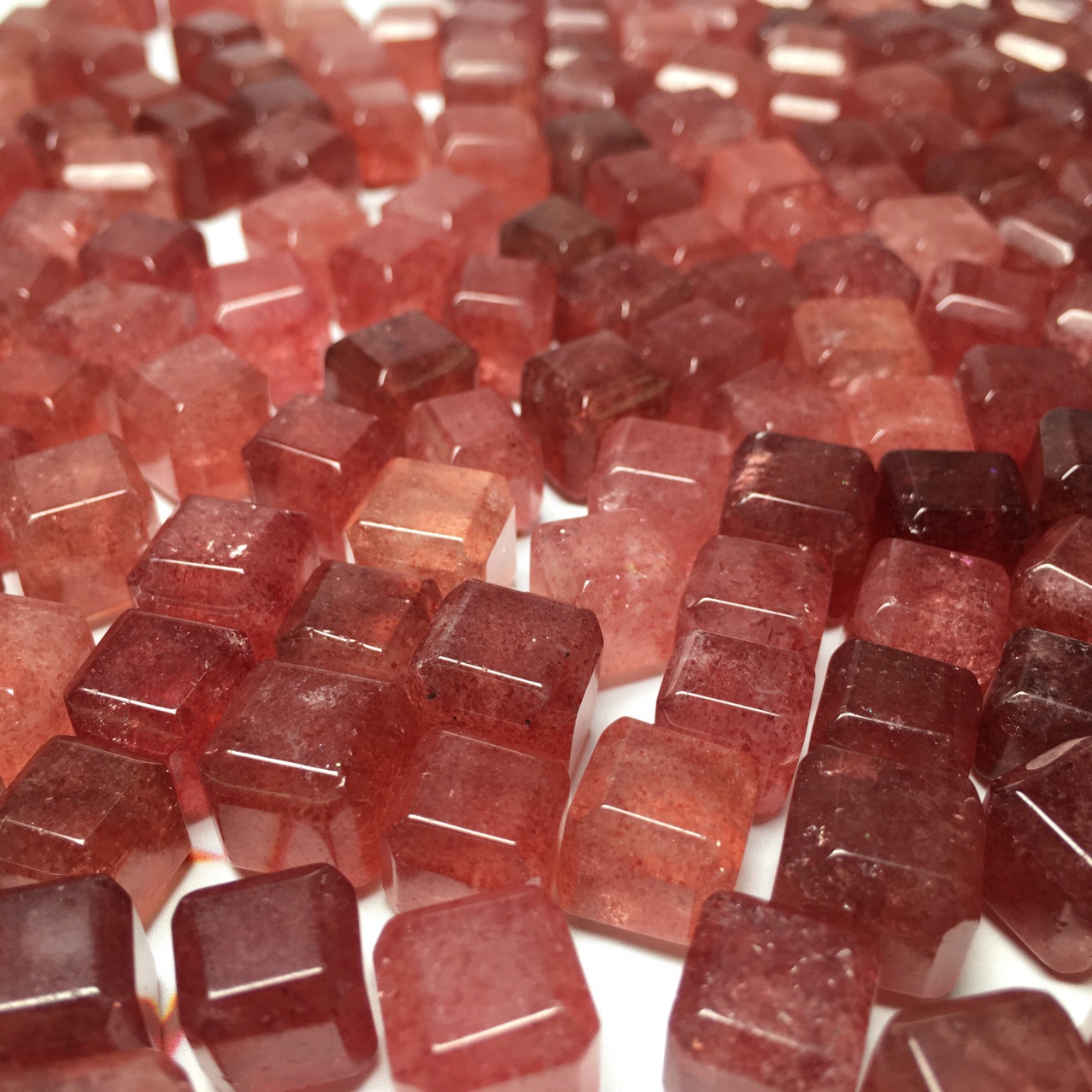 鸽血红草莓晶魔方方块吊坠 无黑点 色泽红润品质尺寸如图