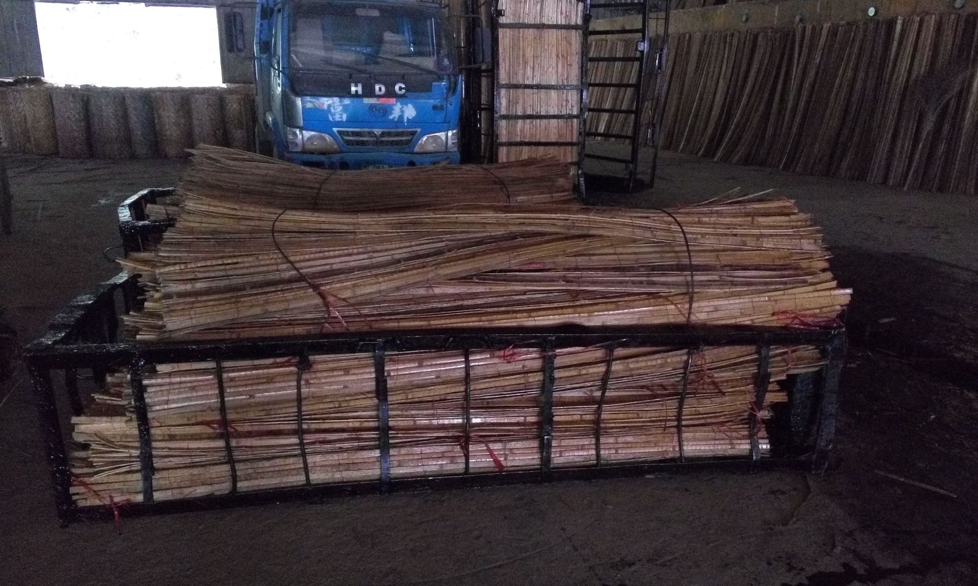 定制高密度竹胶板铁路配件包装箱板覆膜新能源汽车车厢底板定做