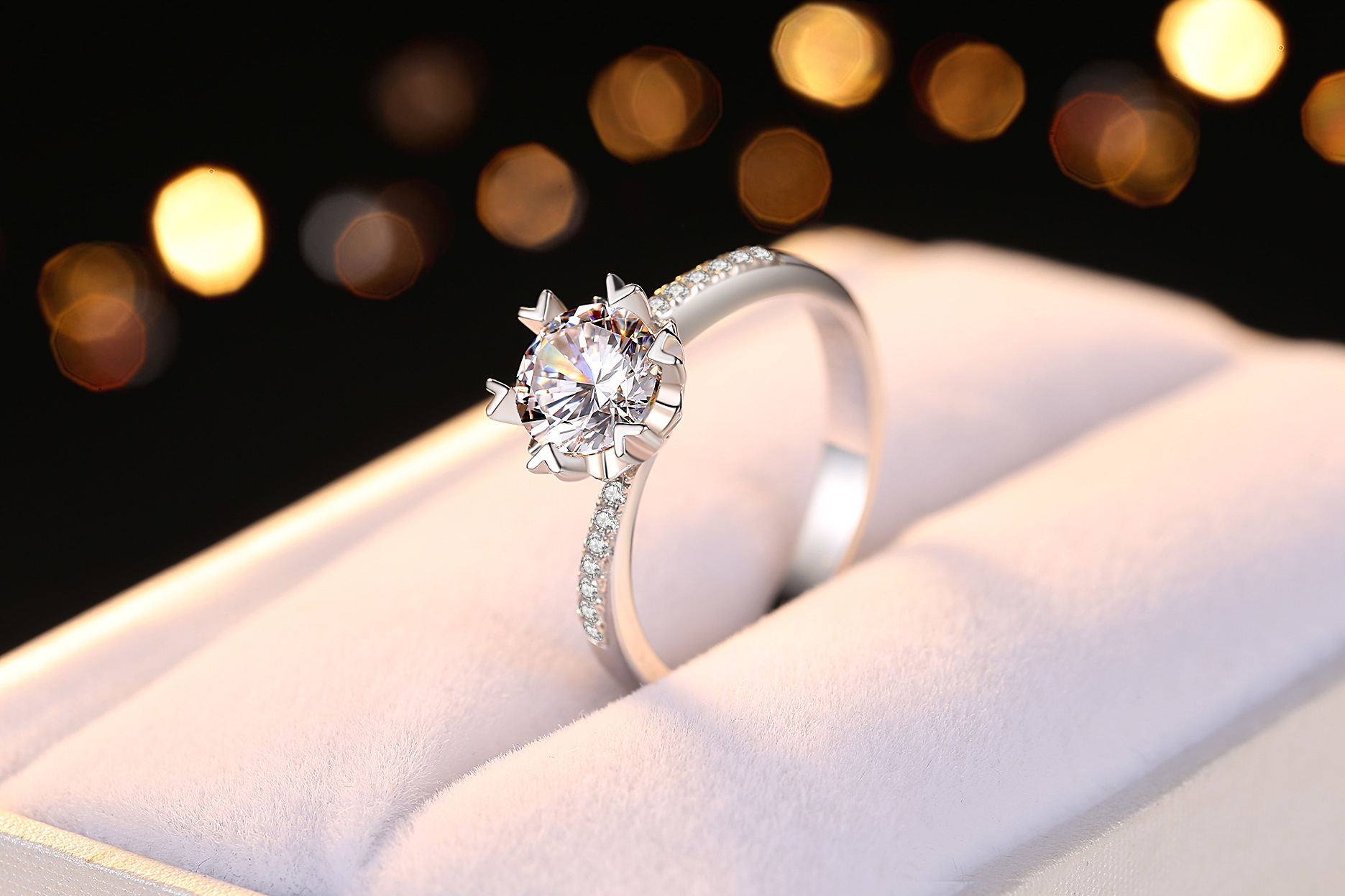 s925雪花扭壁镶钻一克拉钻戒女银莫桑石戒指结婚求婚进口d