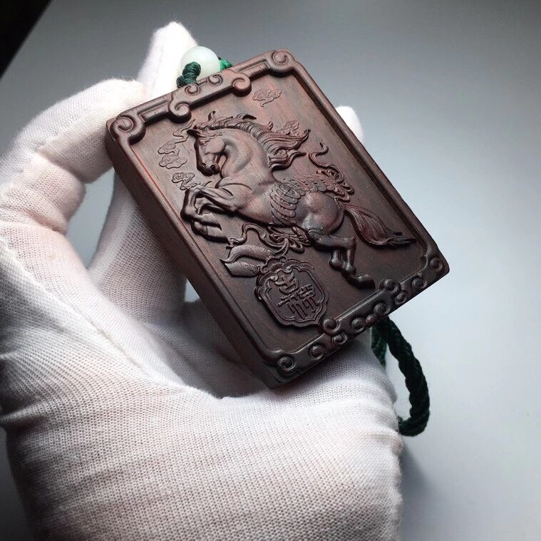 印度小叶紫檀手把件文玩精雕把玩老料木牌子《马牌.大势至菩萨》