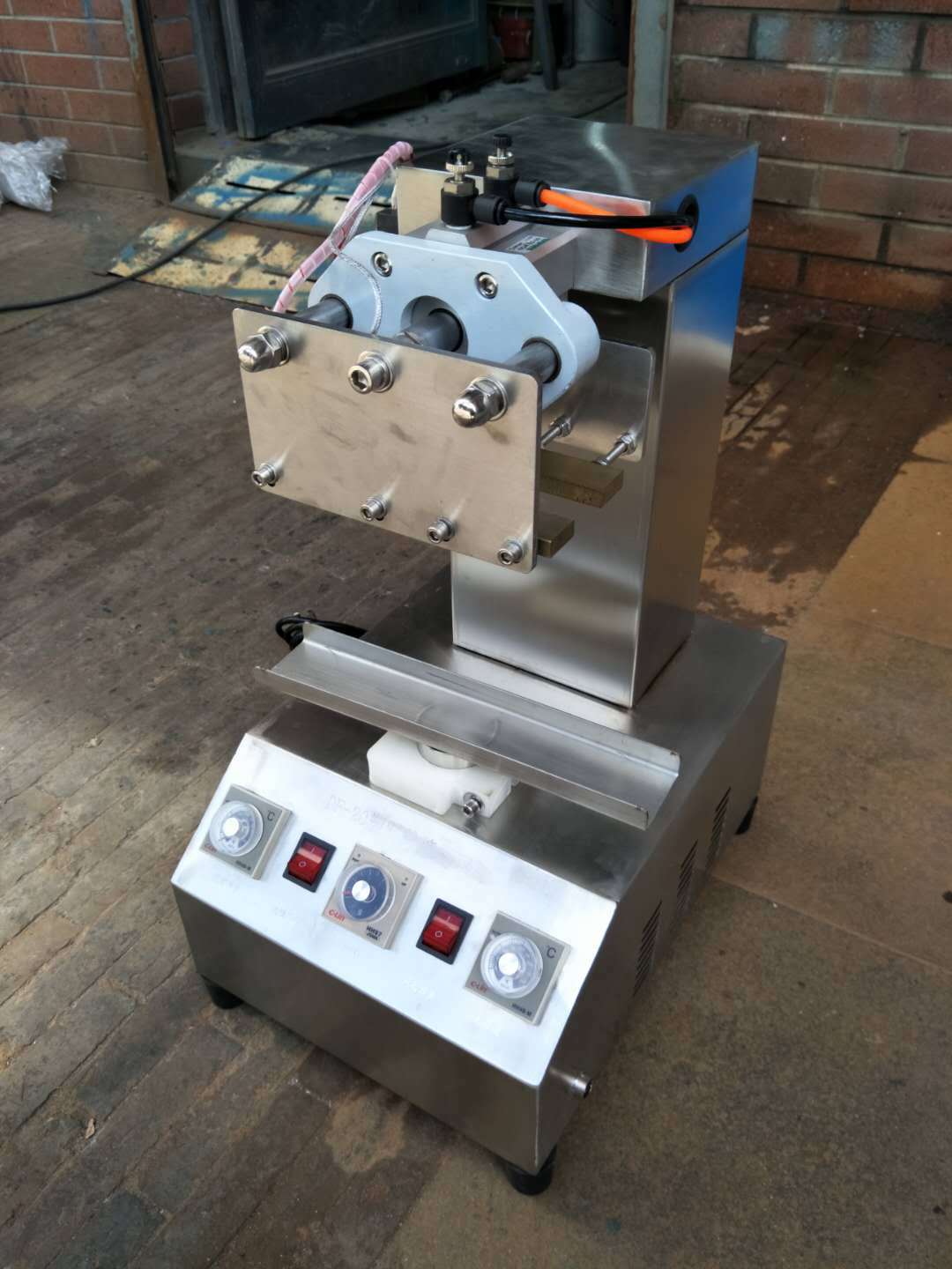 复合软管电加热封尾机,,软膏管电加热封尾机