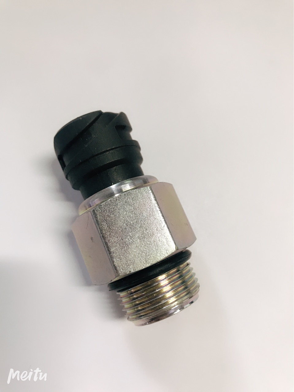 612600090766厂家直供气压传感器一汽解放j6卡车配件