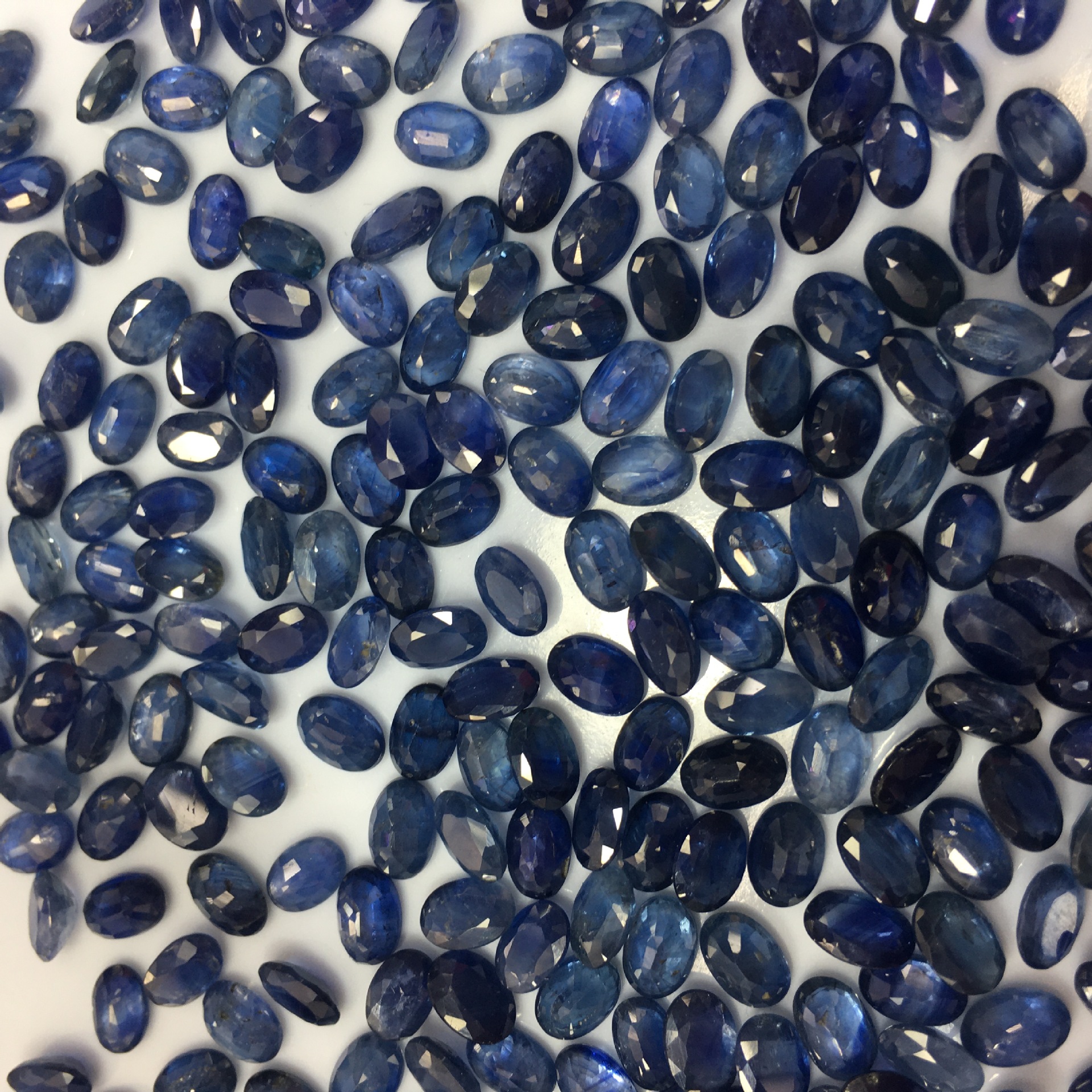 天然海底蓝蓝宝石切面戒面晶体通透干净无杂无裂镶嵌戒指吊坠戒面