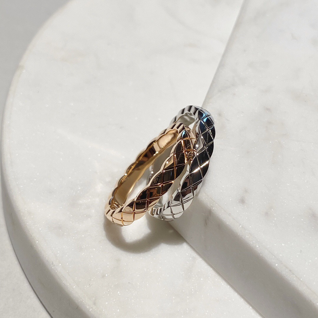 coco菱格戒指窄版v金光面镶钻面18k金立体情侣男女对戒on一手货源