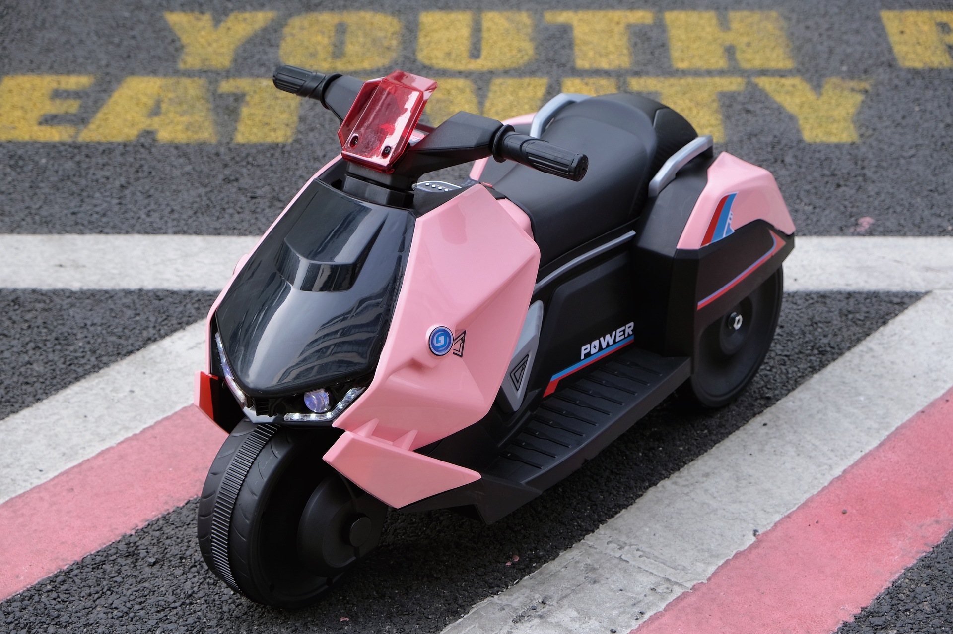 儿童电动摩托车三轮车男女孩宝宝电瓶车小孩可坐人充电遥控玩具车