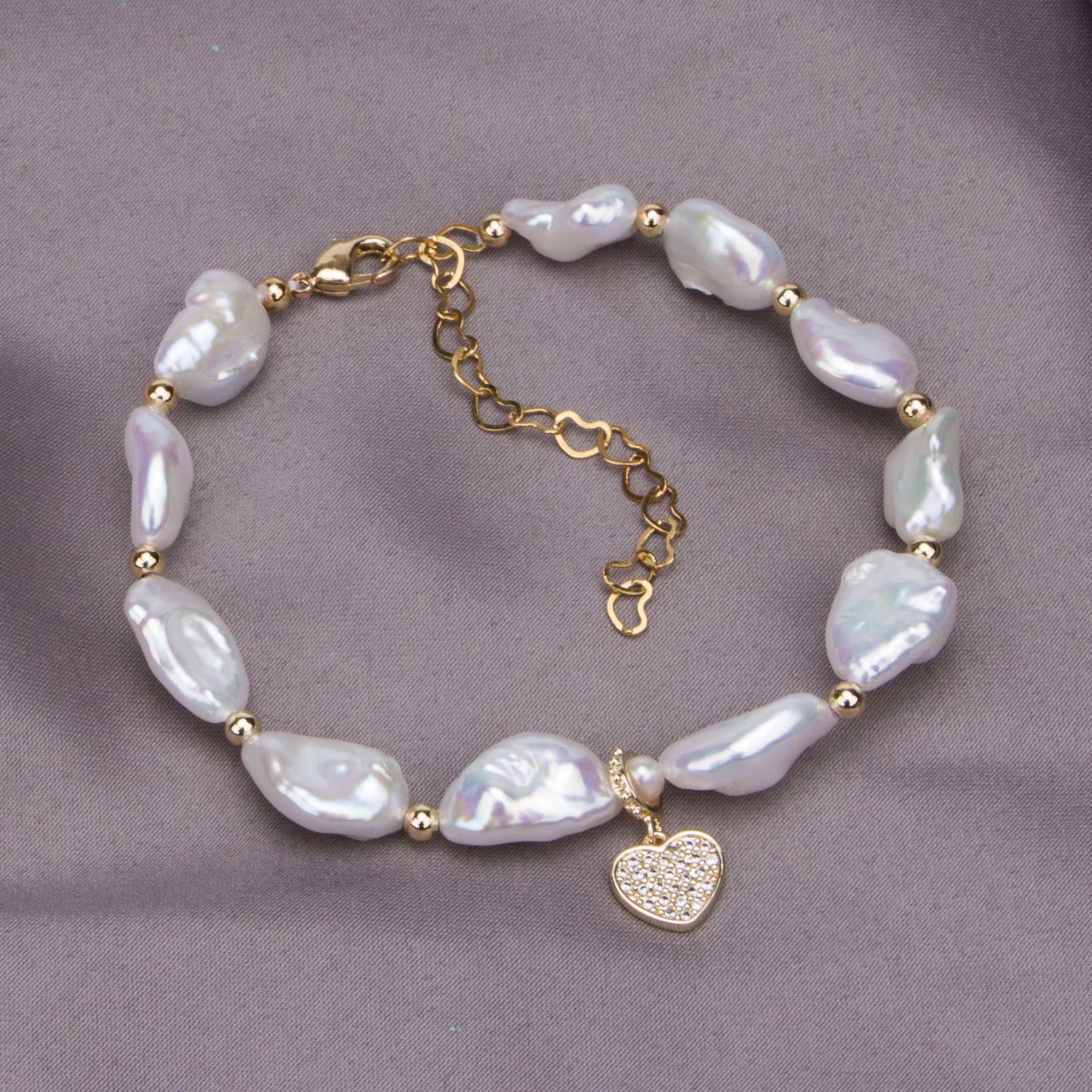 不规则异形珍珠手链女 真珍珠金色隔珠时尚清新女款微镶爱心手串