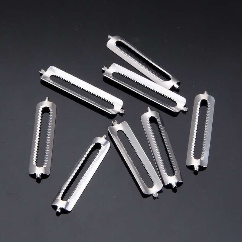 不锈钢水果削皮刀片 双面锯齿刨丝刀片 刨刀片双面刮皮器批发