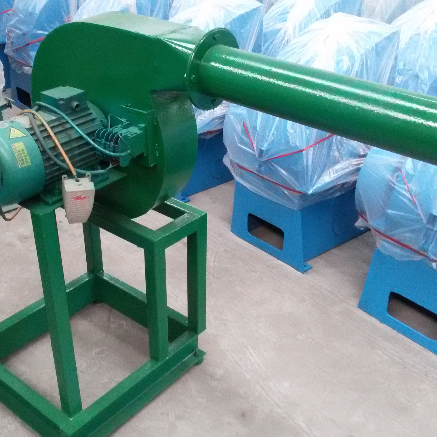 360小型锤片式粉碎机玉米秸秆饲料粉碎机花生秧锤片粉碎机