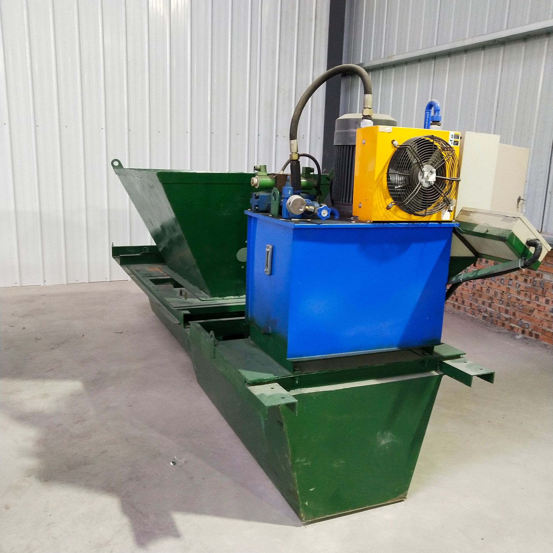 买水渠机找山东森泰 梯形渠道成型机 农田灌溉水渠浇筑机模具