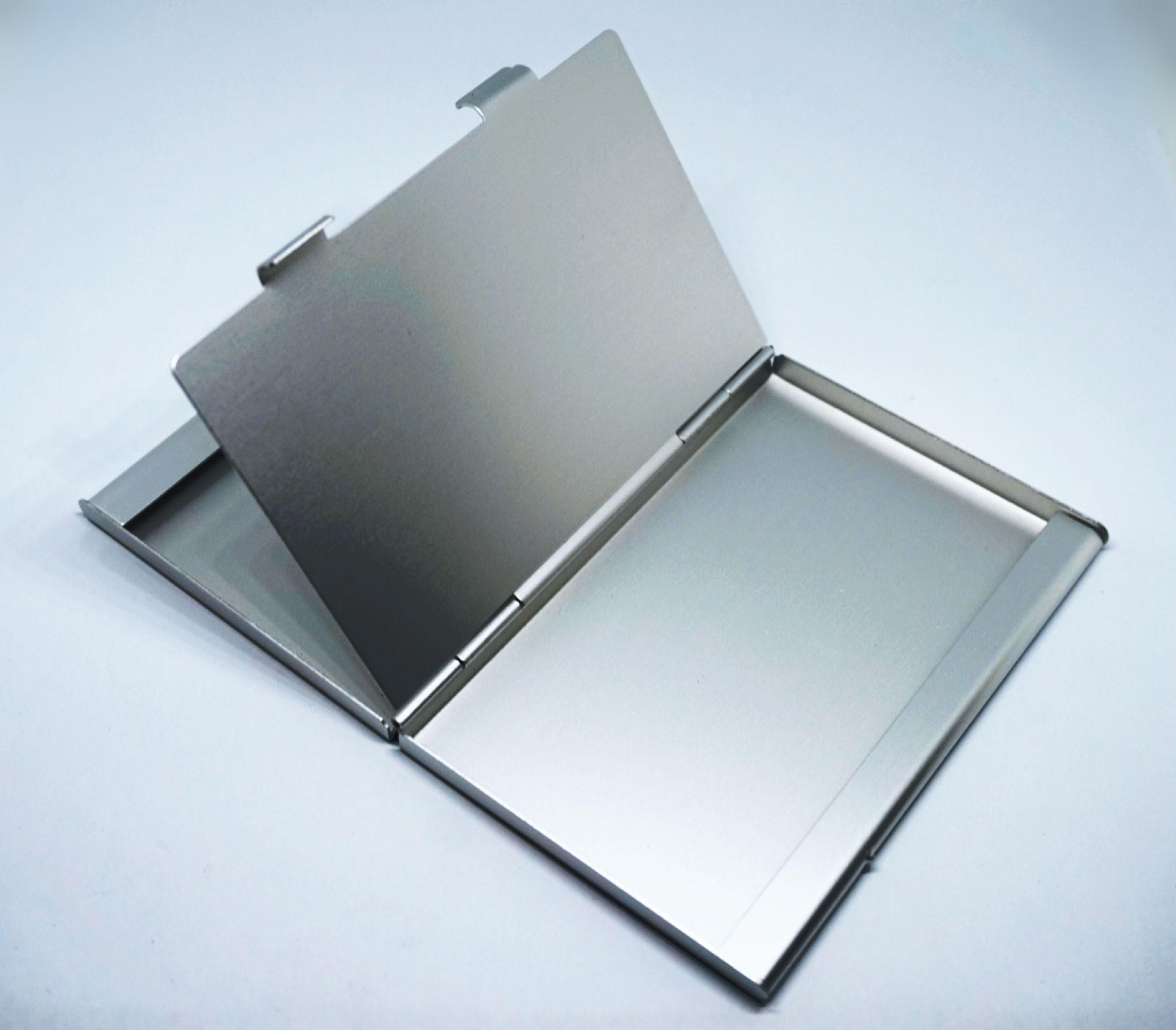 精致双层夹色新颖名片盒-阳江艺兴金塑制品有限公司