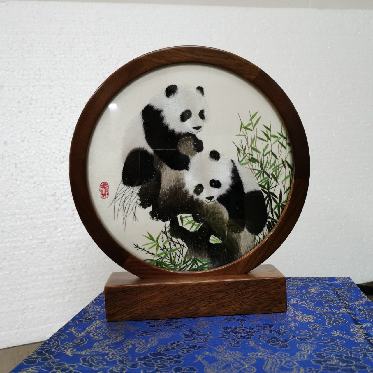 蜀绣双面绣熊猫礼品花梨木本色木框新款加logo蜀绣批发