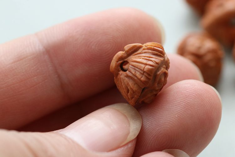 龙纹桃核雕刻莲蓬桃核莲蓬手链配件野生桃胡雕刻工艺品diy