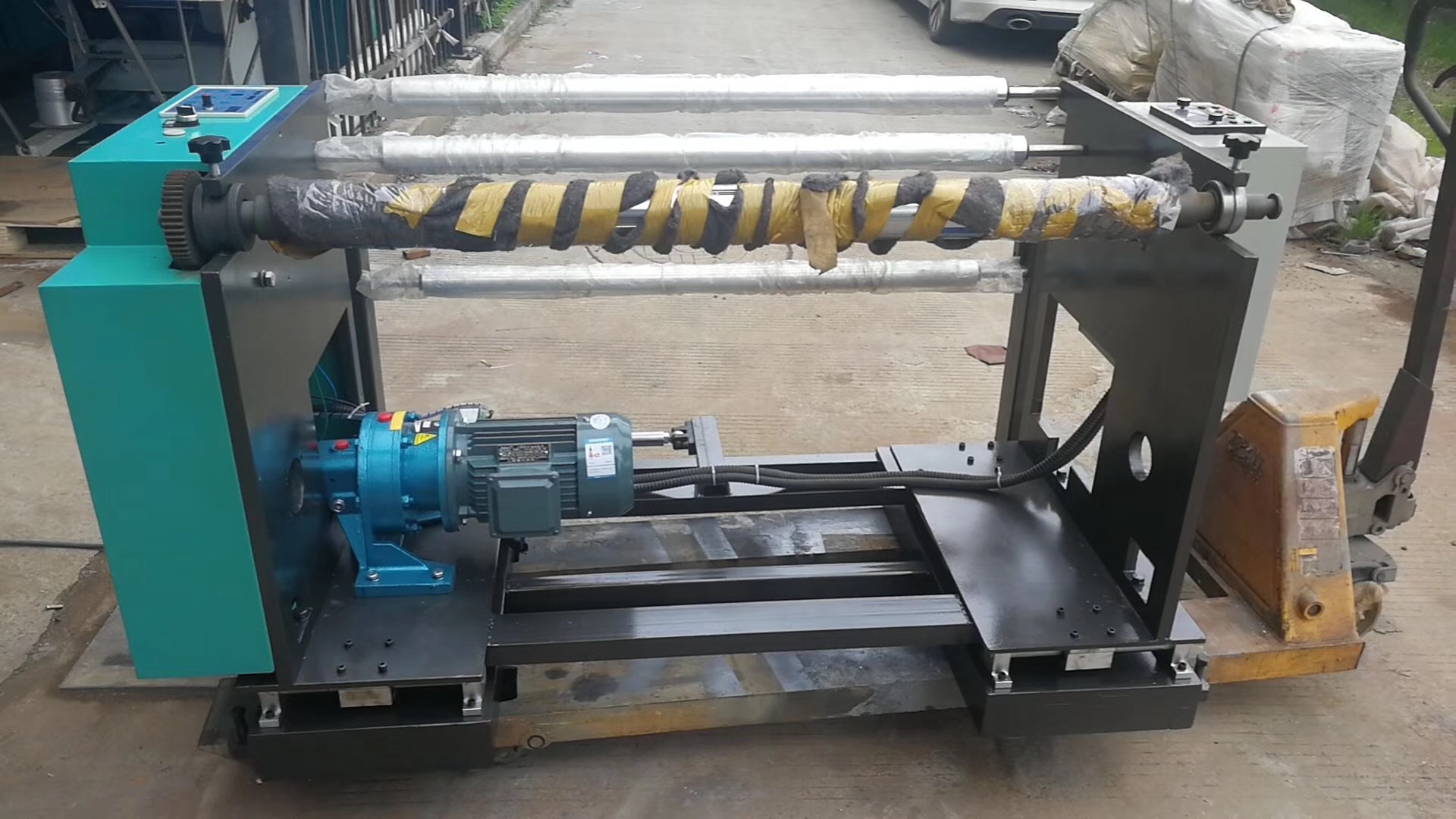 新款全自动收卷机 采用电脑张力控制 纠偏控制 通用收卷 收卷整齐