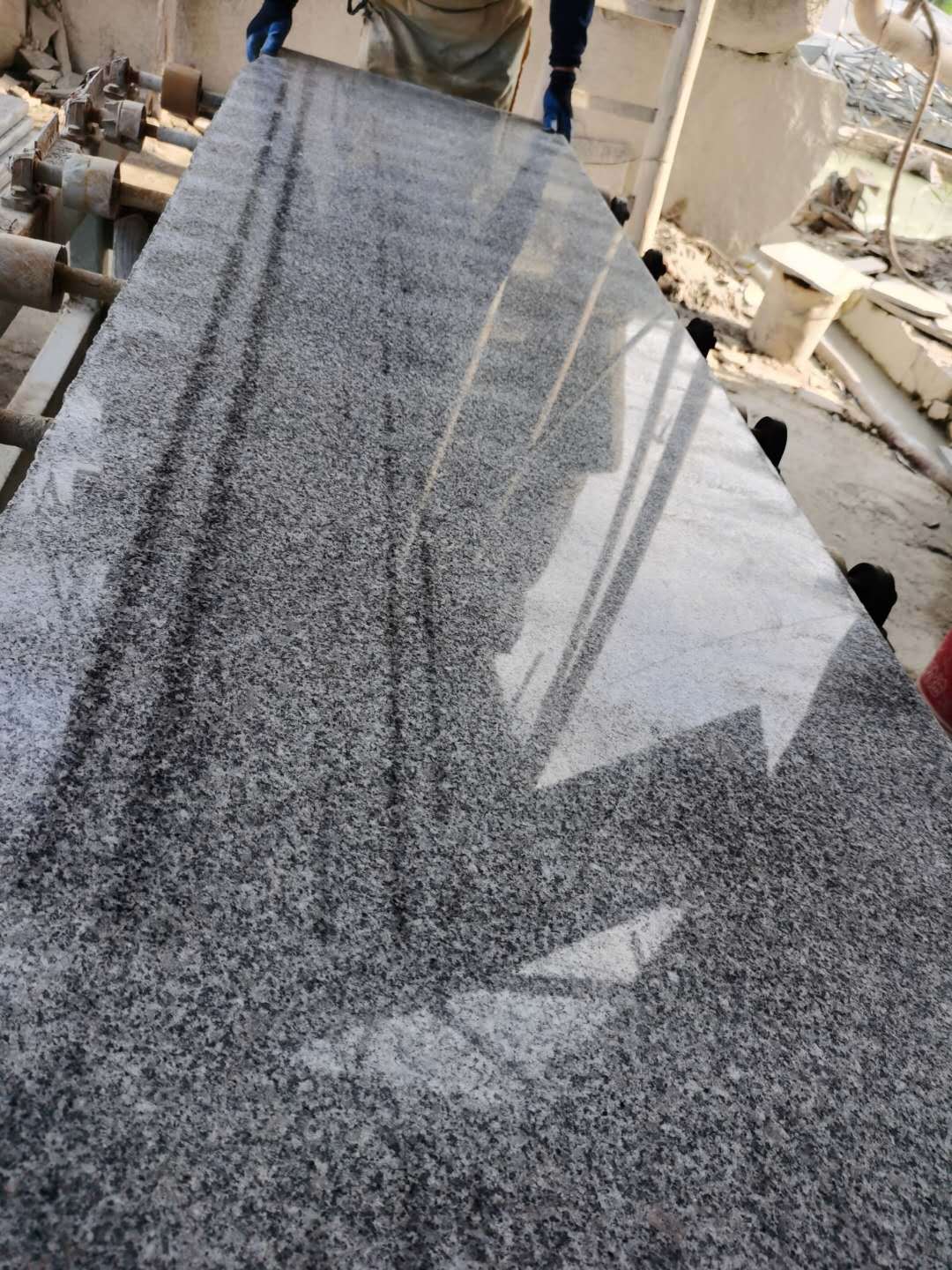 天然石材 大连芝麻白光面花岗岩楼梯踏步板室内外地铺板厂家批发