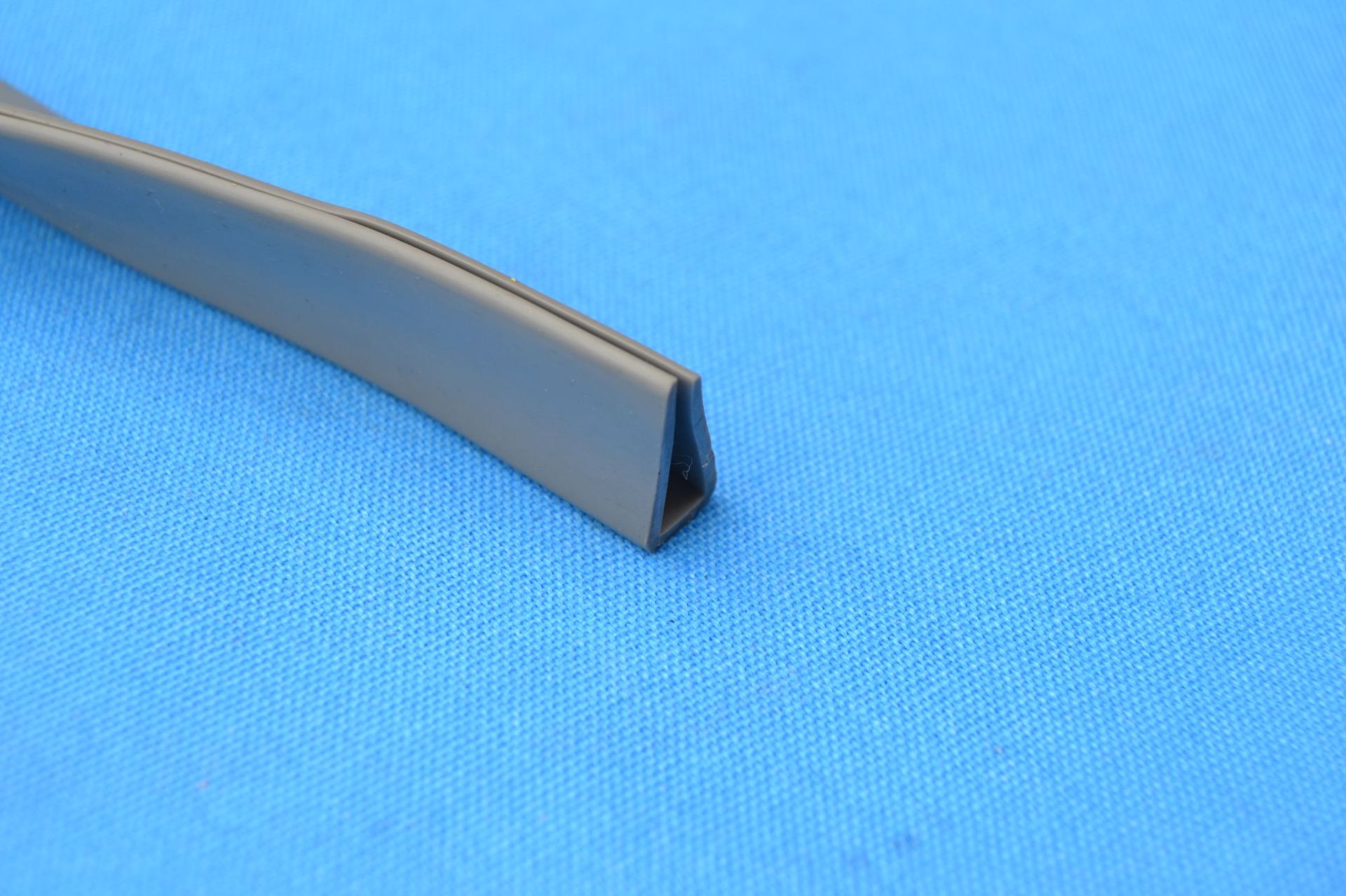 厂家直供新品 汽车pvc包边胶条u型橡胶密封包边条u形包边胶条定做