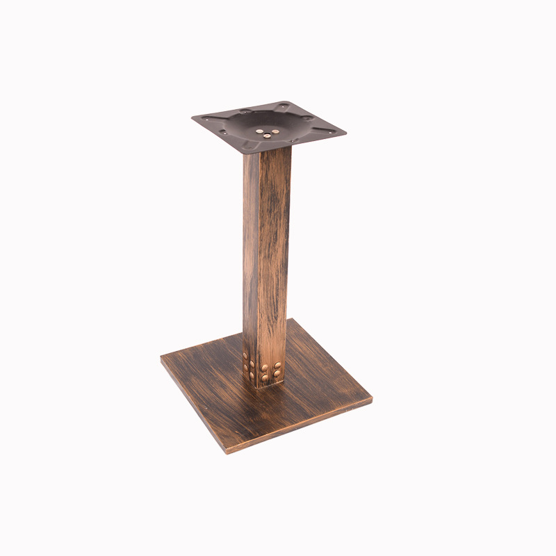 金属桌脚能成为客厅里耀眼的点缀