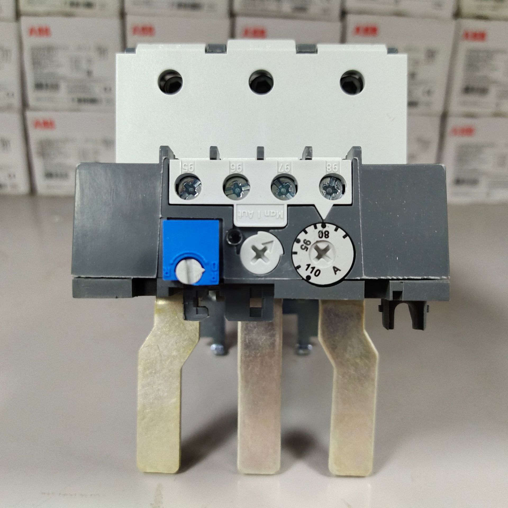 原装abb 合闸线圈 vd4/p 12.06.20 电压220v 库存【特】