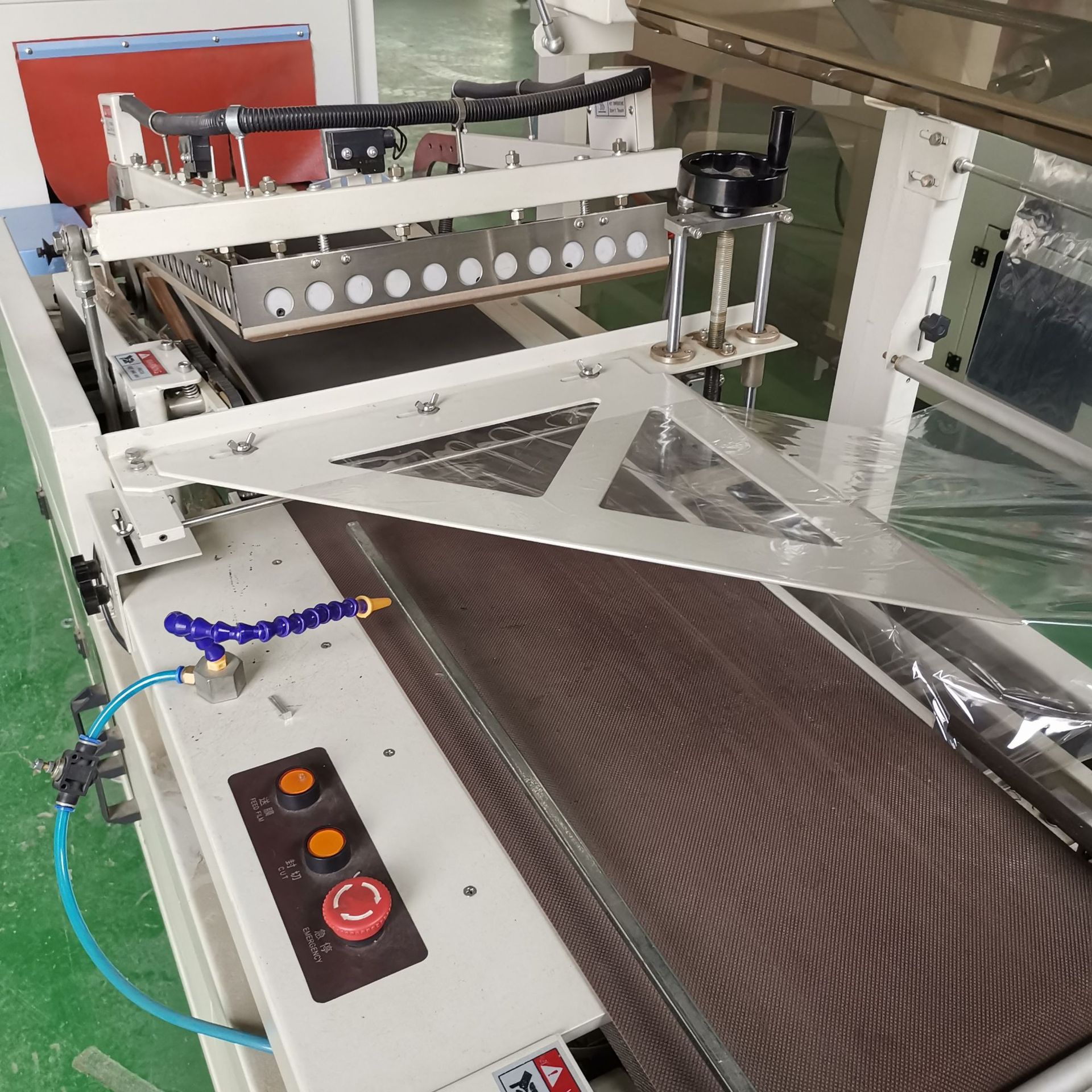 厂家供应 热收缩机 小型食品盒子套膜封切机 全自动热收缩包装机