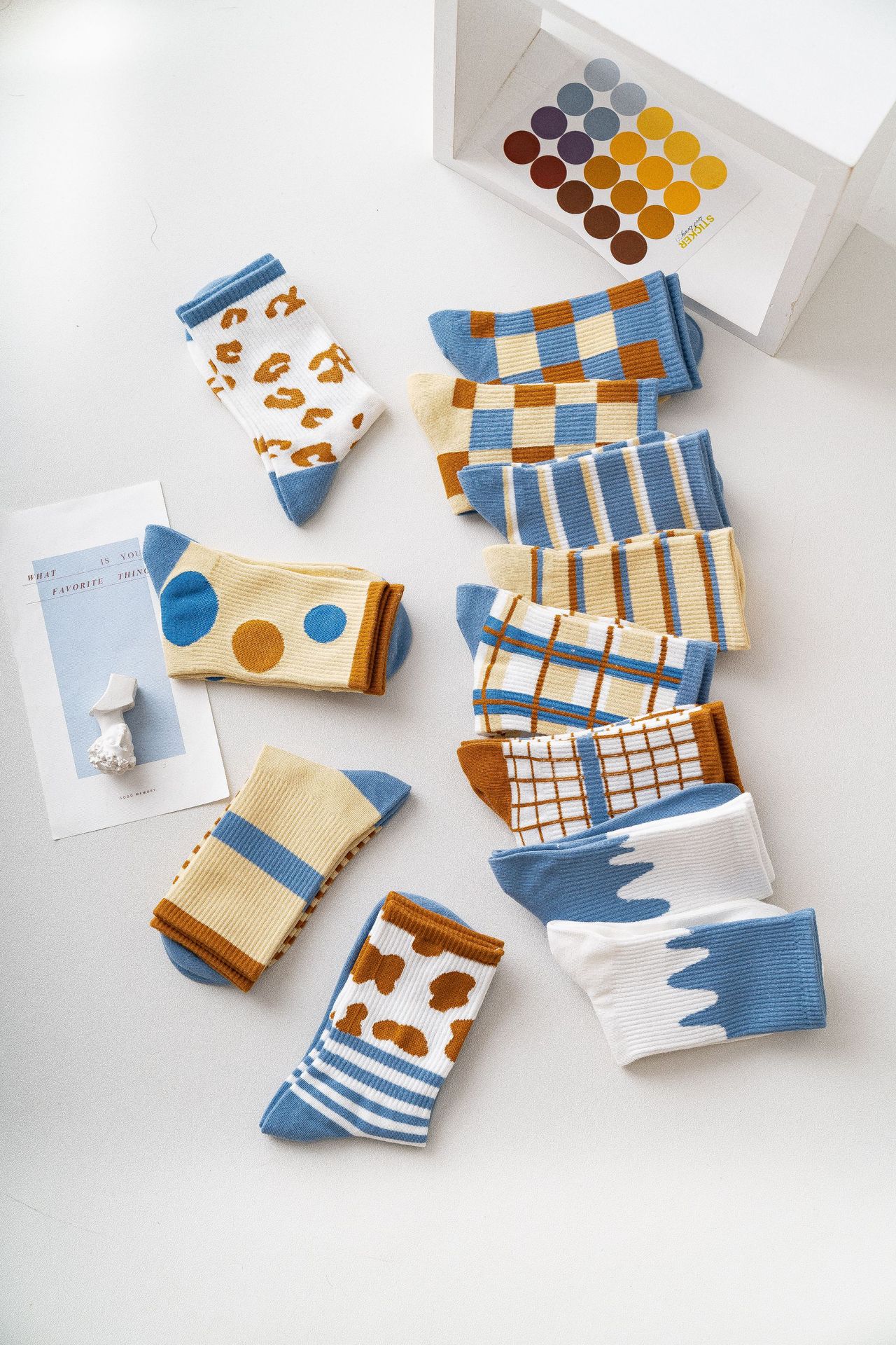 2020新品蓝色格子袜子女长袜浅口ins潮日系可爱百搭牛奶纹中筒袜