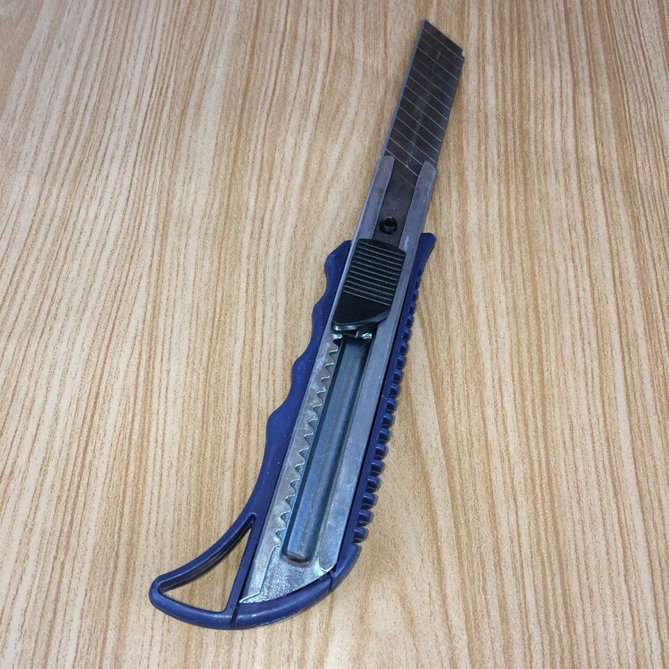 大号壁纸刀 可换刀片小刀 开箱裁纸刀墙纸刀 办公桌面文具美工刀