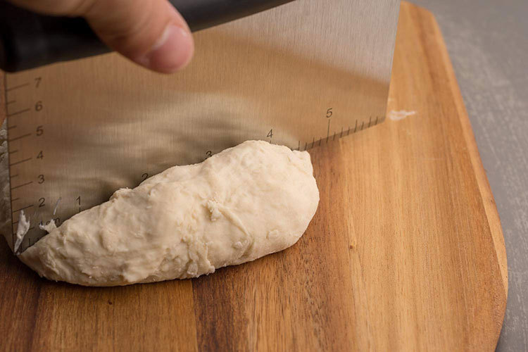 厂家直销不锈钢刮板带刻度面团切 刀刮面烘培小工具现货供应