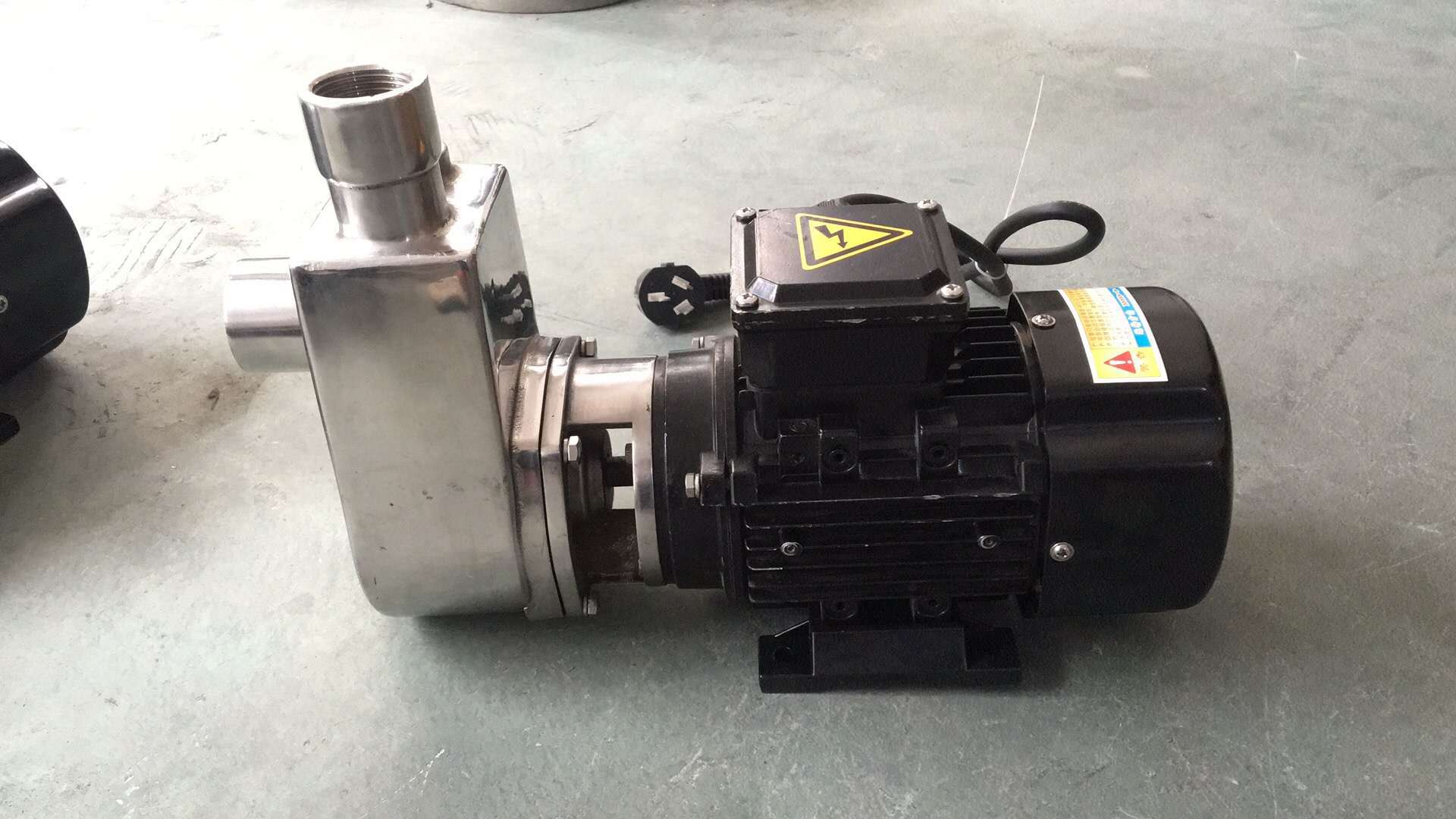 304不锈钢自吸泵耐腐蚀离心泵食品级抽水泵饮料酒精汽油