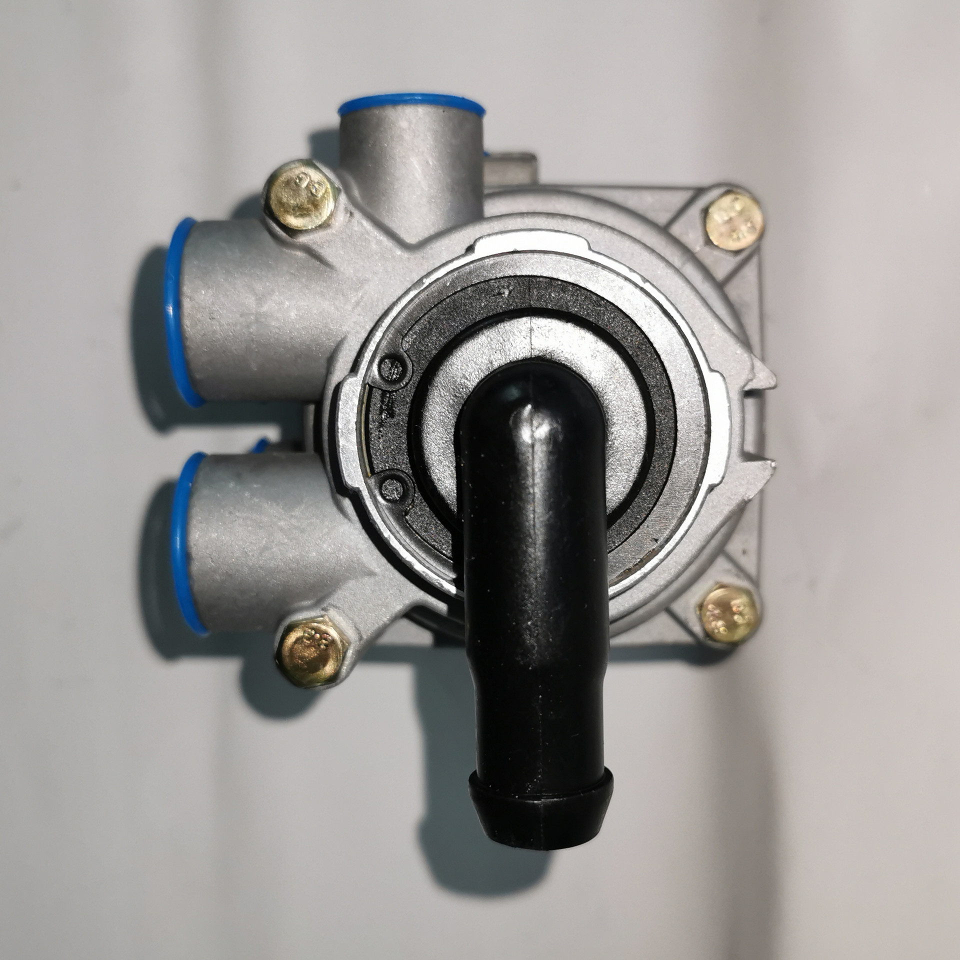 厂家直销 供应 气制动阀总成 刹车总泵 豪沃07款 12款 新款豪沃