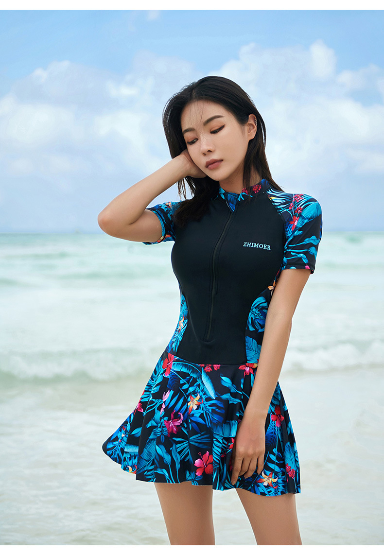 2020新款防晒女泳装保守连体裙式游泳衣遮肚显瘦性感温泉泳衣