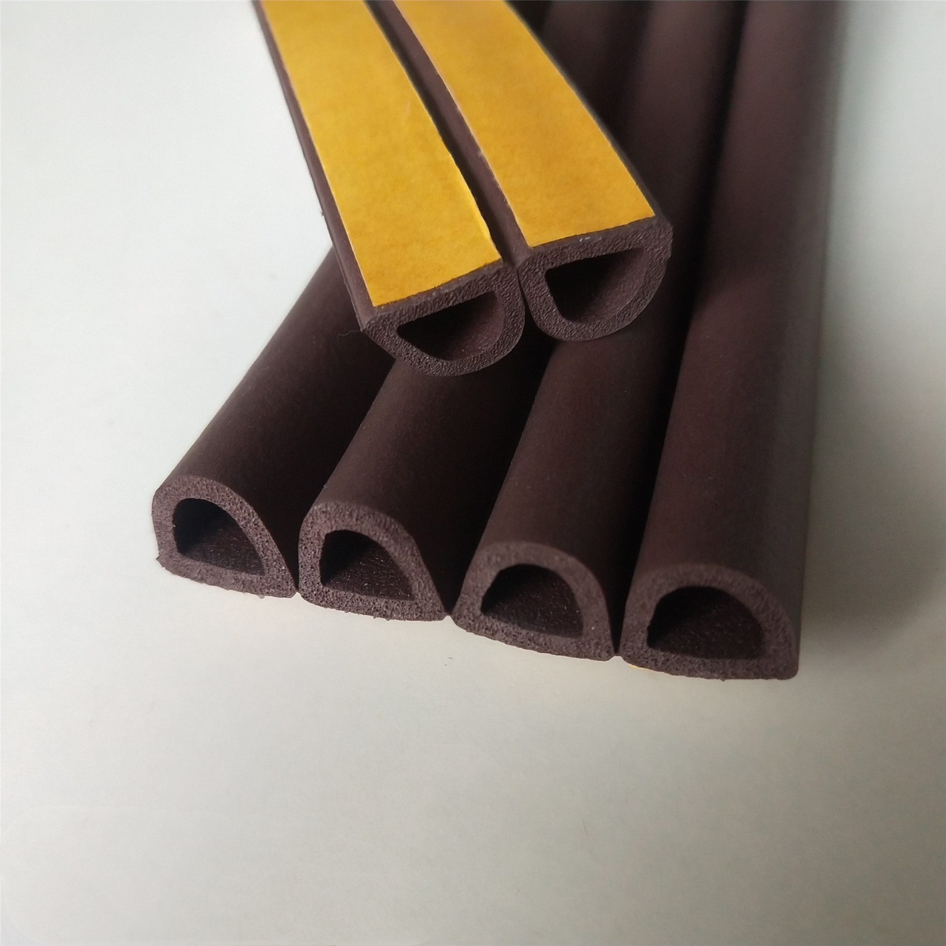 14*12d型门窗自粘密封条 橡胶发泡木门密封条 窗户隔音条