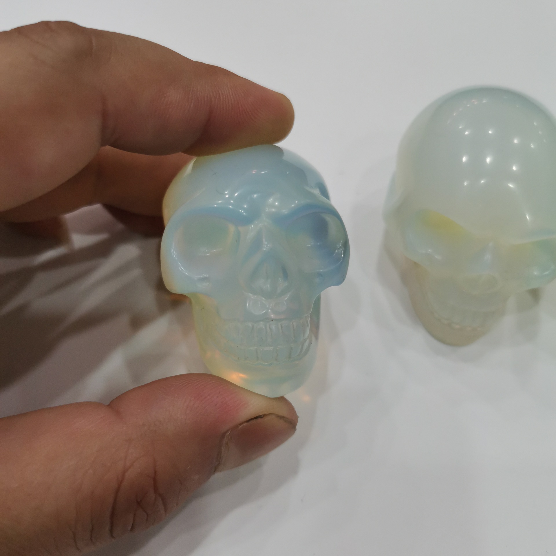 厂家直销蛋白石人工雕刻骷髅头工艺礼品摆件彩夺目精美礼品