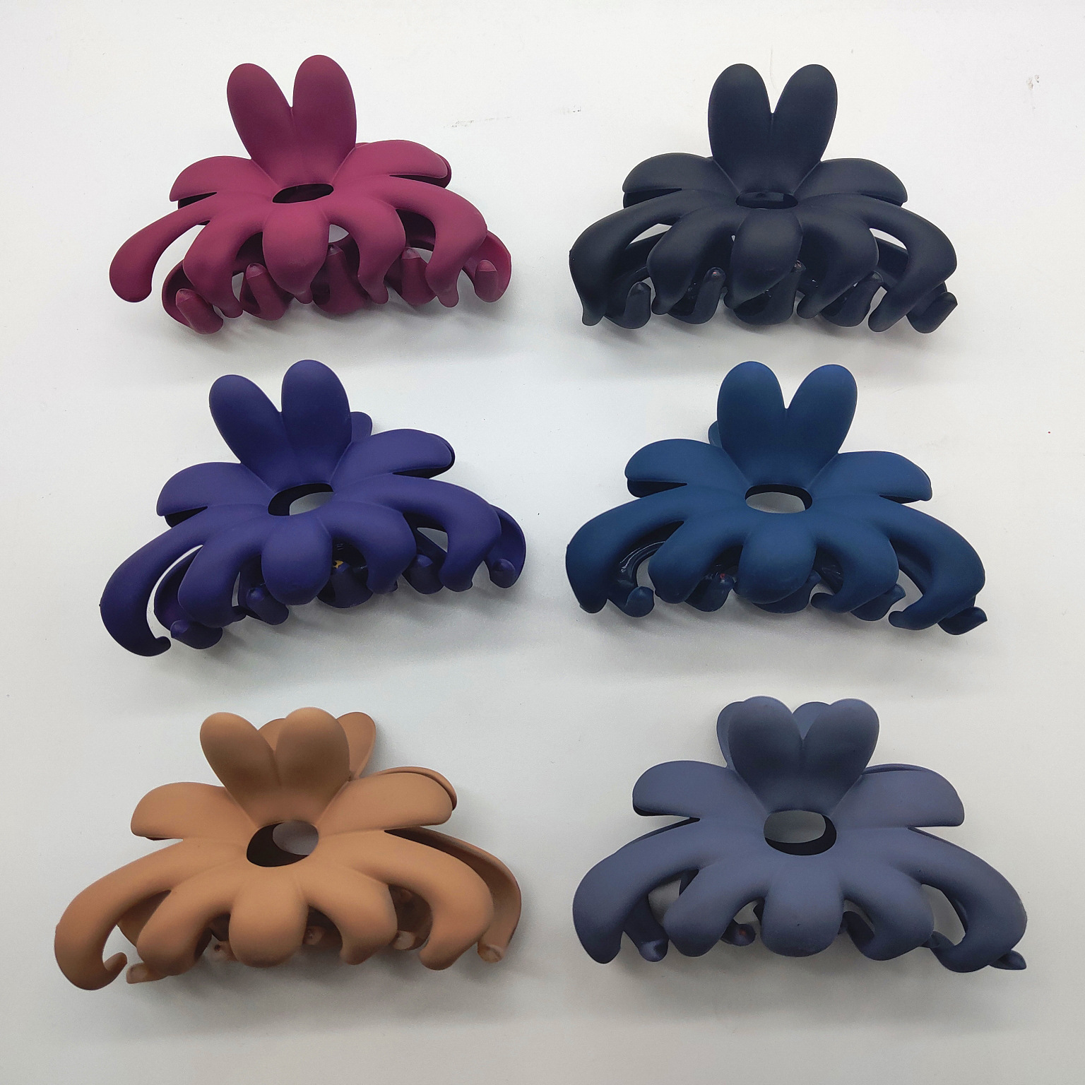 Factory Direct Sales Korean Hair Accessories Solid Color Frosted Lotus Claw Rubber Paint Barrettes Bath Grip Hair Clip