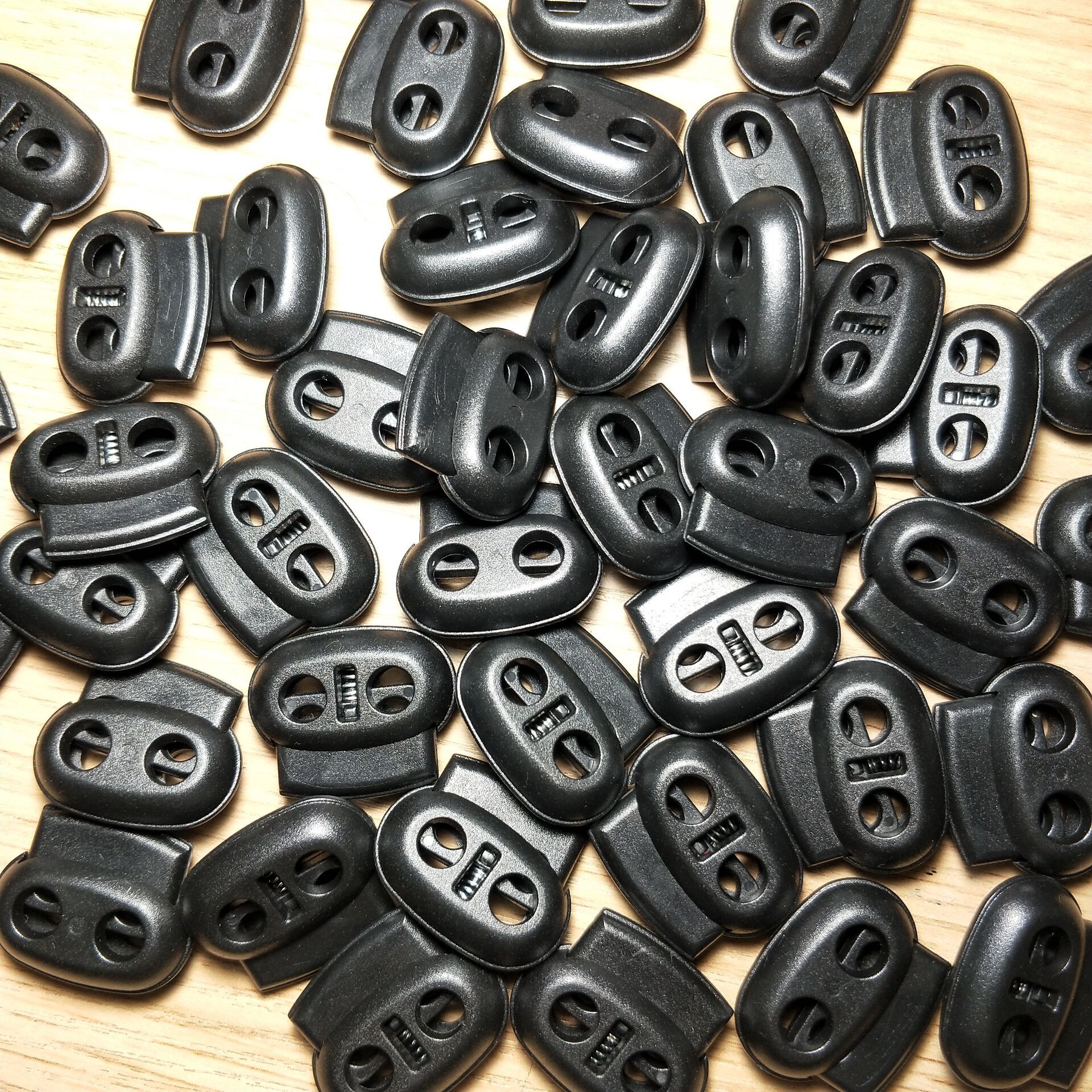 通用型背包登山包塑料绳扣 穿线扣 双孔绳扣有孔欧洲绳扣 伞绳扣