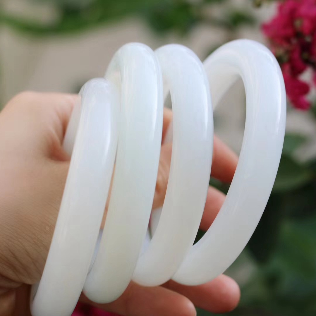 批发新疆白玉手镯和田羊脂白圆条金丝玉镯子礼品礼物玉镯女款证书