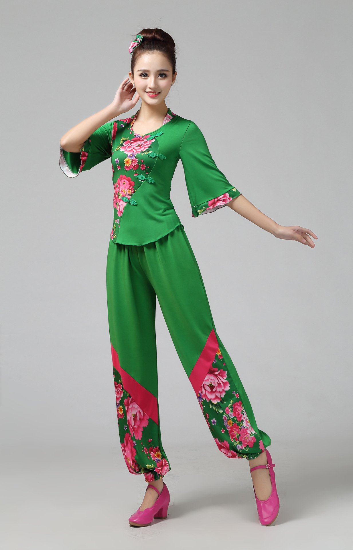 中老年广场舞服装舞蹈服女套装东北大花灯笼裤子广场舞名族风套裙