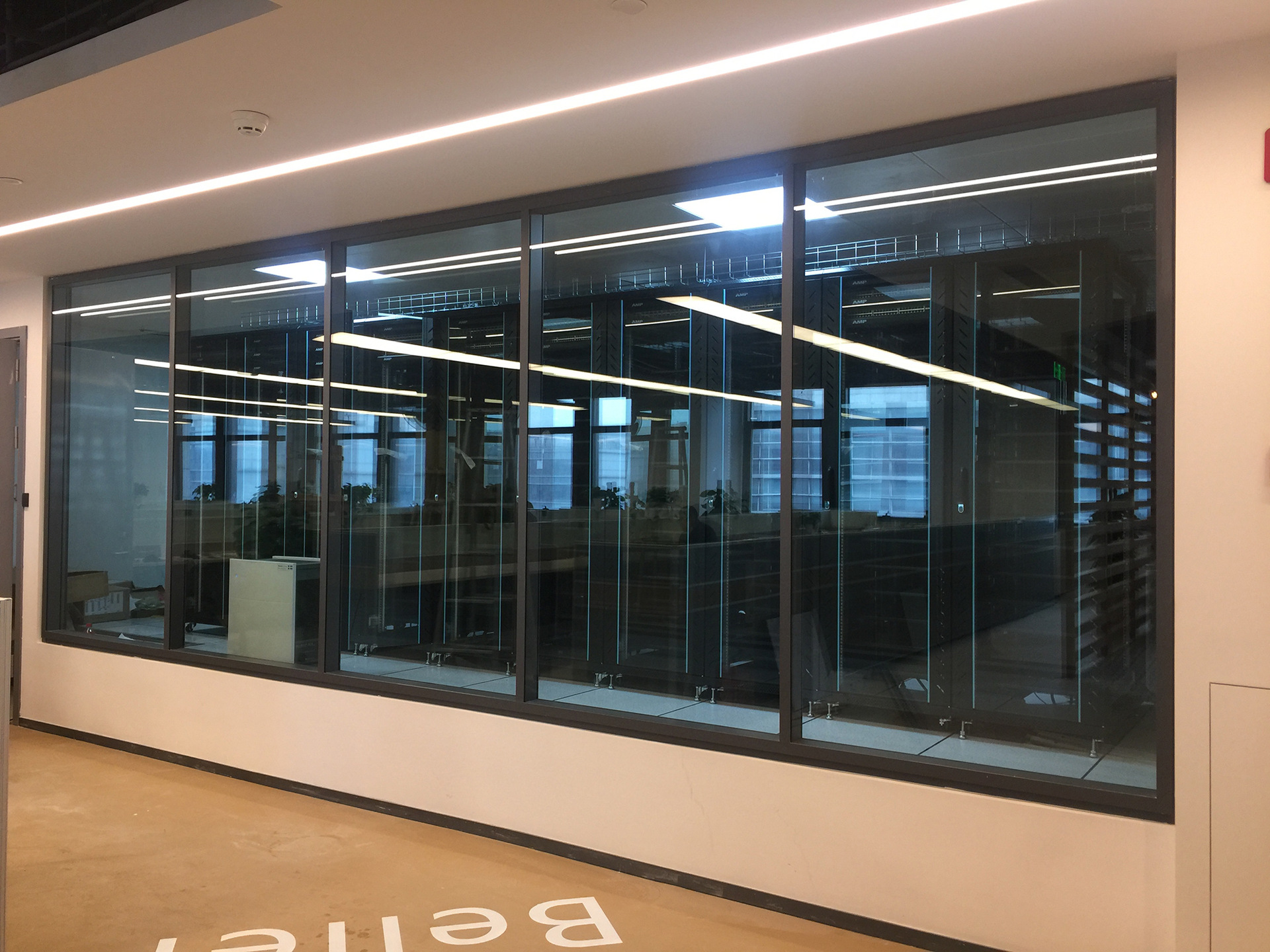 机房钢框玻璃隔断办公通道单侧防火玻璃隔墙室内双面防火玻璃隔断