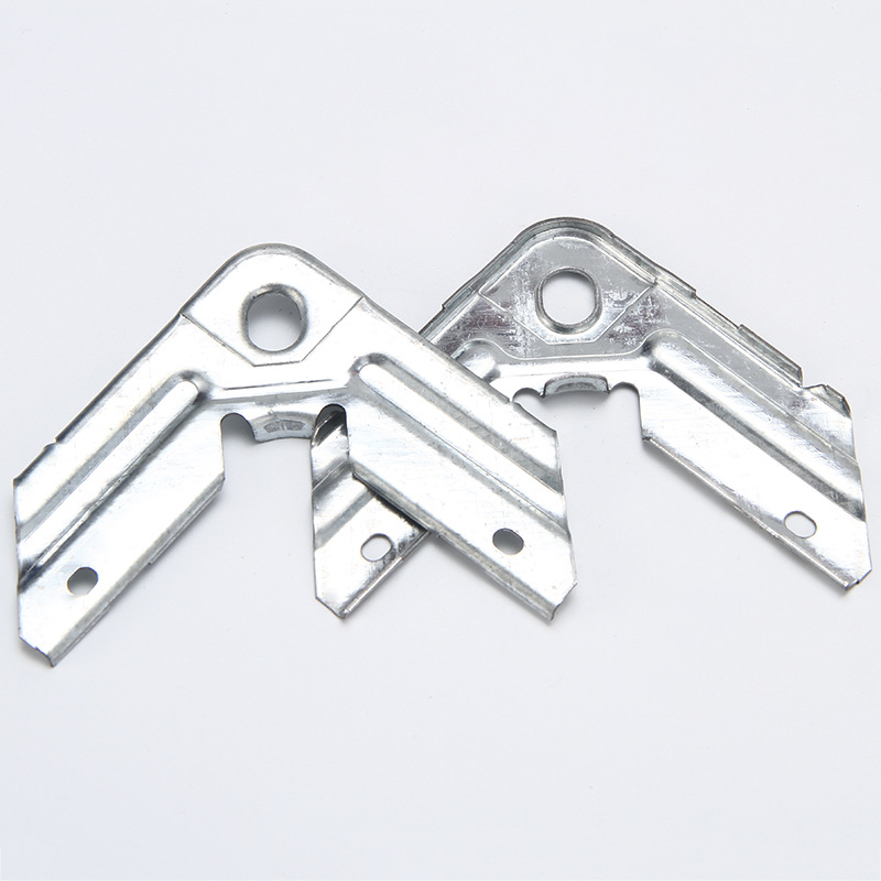 厂家批发共板法兰风管角码厚度1.2mm1mm0.8镀锌铁金属油烟管勾码