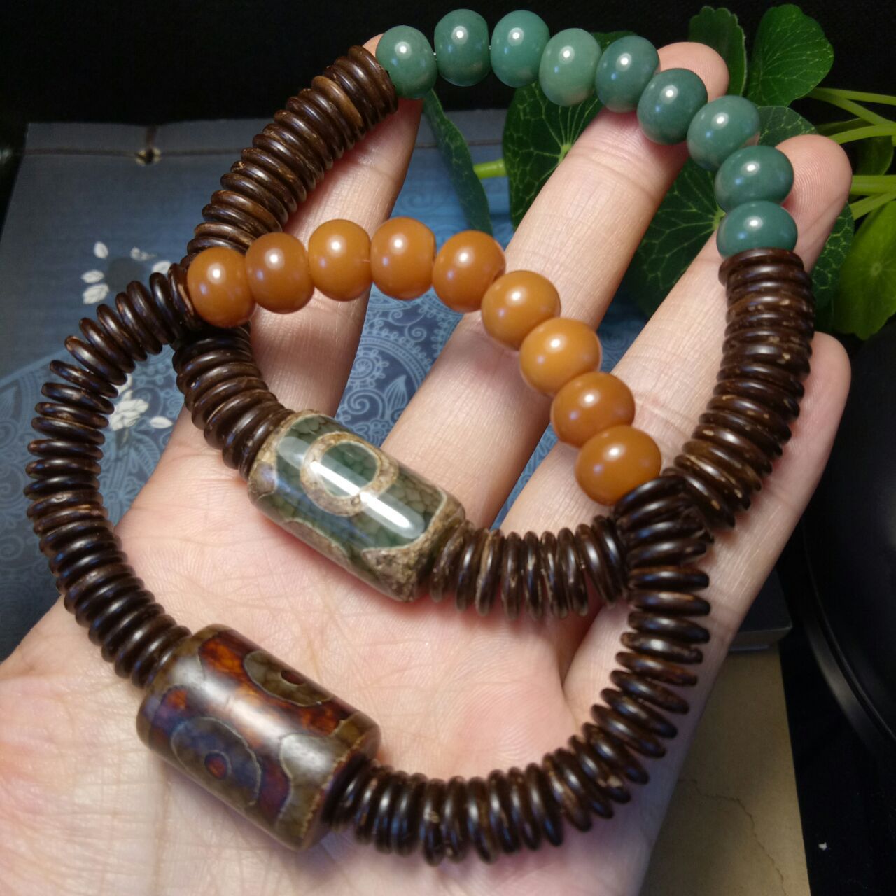 厂家直销情侣款天然椰壳搭配三眼天珠转韵珠手串高端大气手链